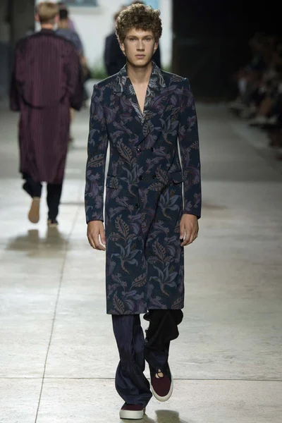 Look 29
